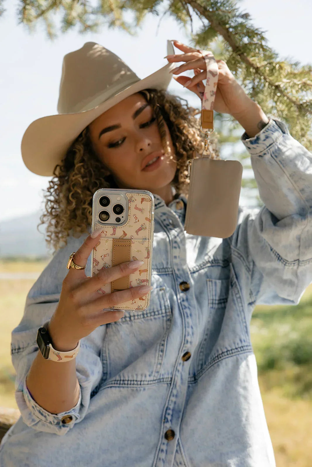 Boots and Bloom Magnetic Wallet - Thumbnail 5