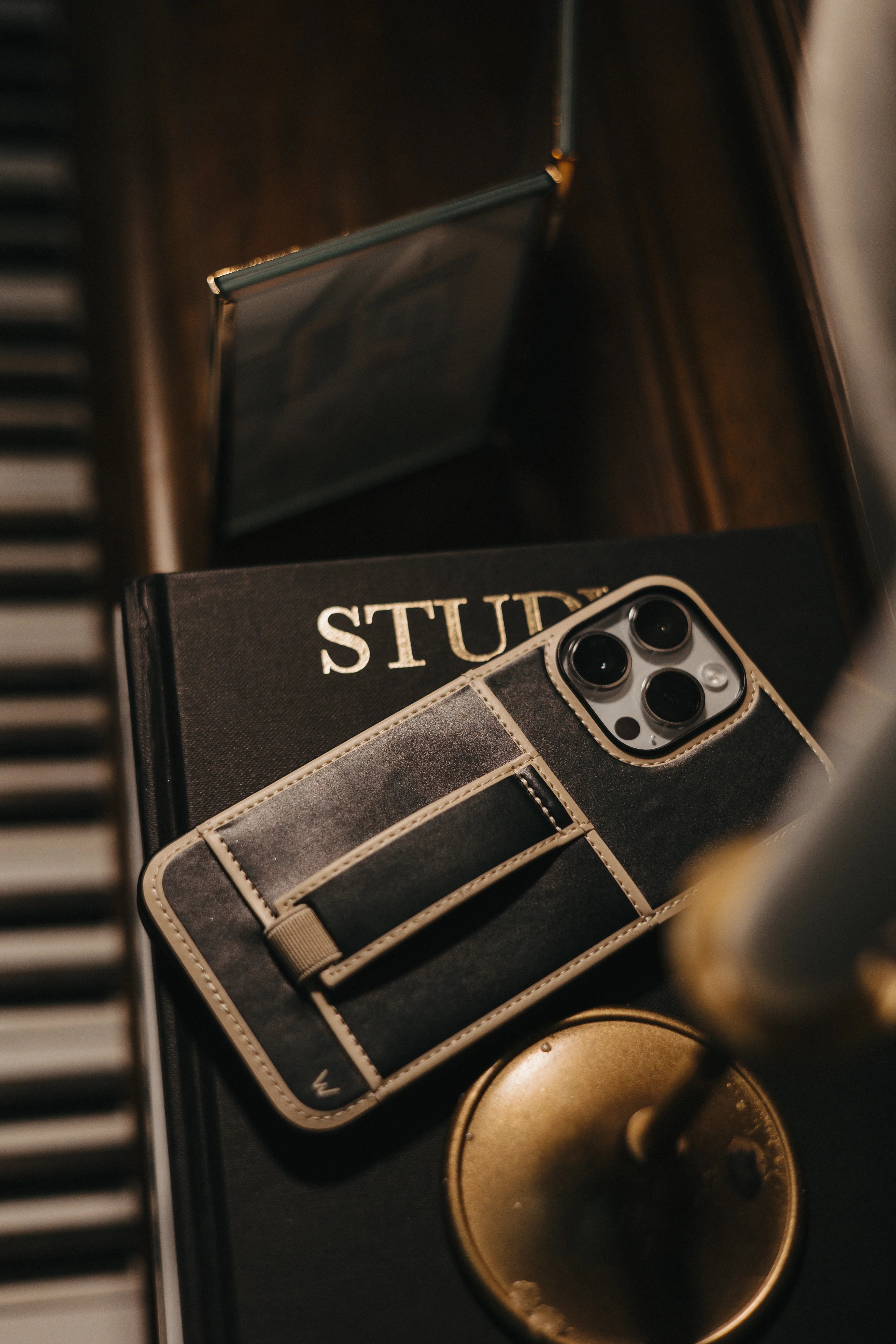 Antique by Danielle Davis – Walli Cases